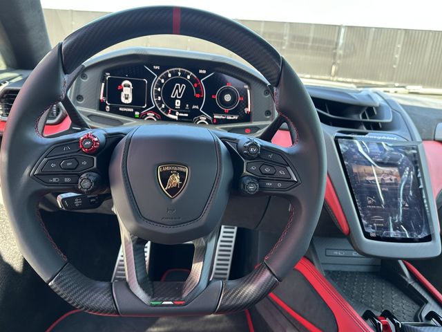 LAMBORGHINI Revuelto