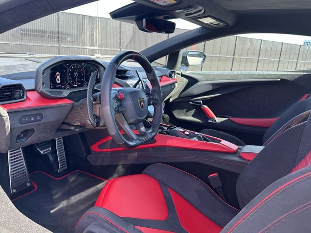LAMBORGHINI Revuelto