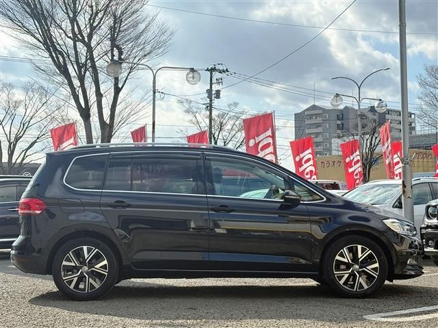 VOLKSWAGEN GOLF TOURAN