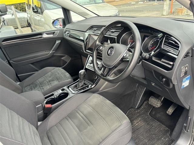 VOLKSWAGEN GOLF TOURAN