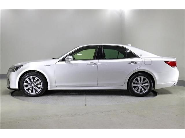 CROWN sedan hybrid 4WD