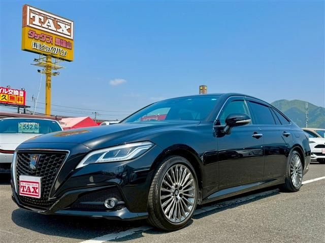 CROWN sedan hybrid