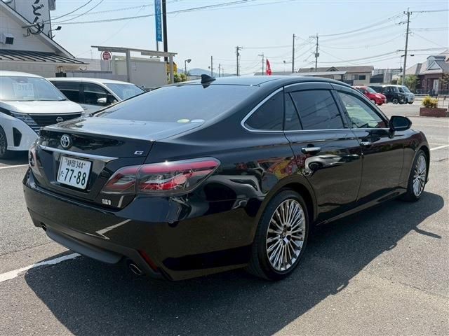 CROWN sedan hybrid