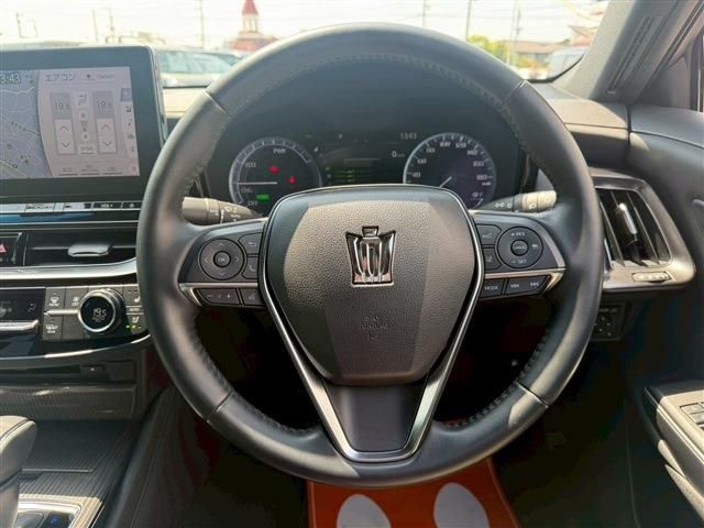 CROWN sedan hybrid