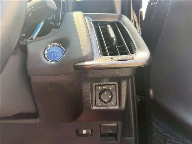 CROWN sedan hybrid