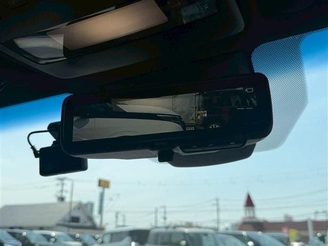 CROWN sedan hybrid