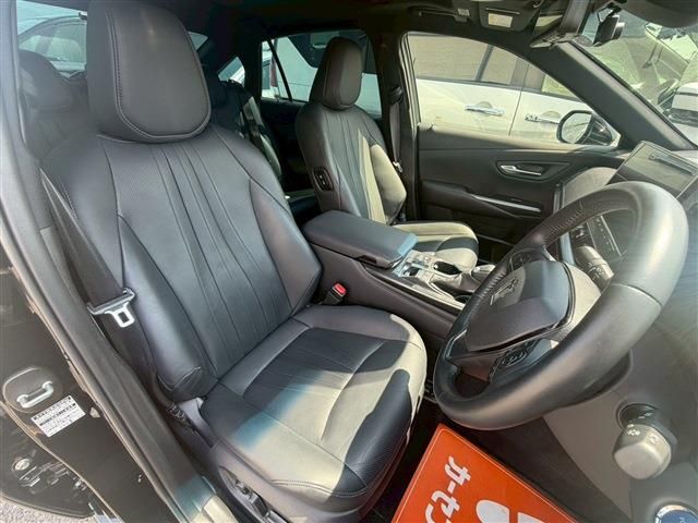 CROWN sedan hybrid