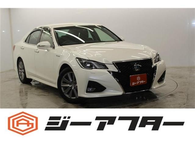CROWN sedan hybrid