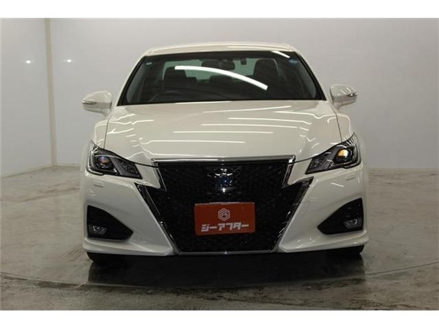 CROWN sedan hybrid