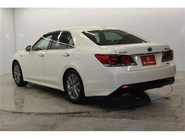 CROWN sedan hybrid
