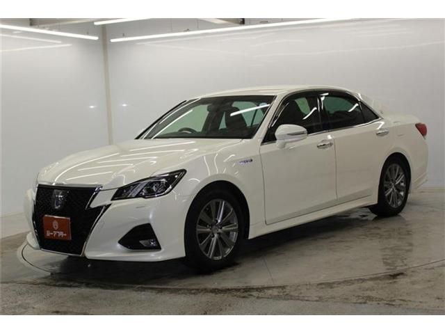 CROWN sedan hybrid
