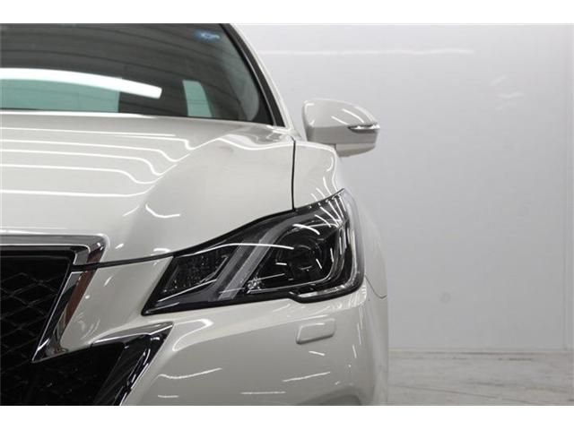 CROWN sedan hybrid