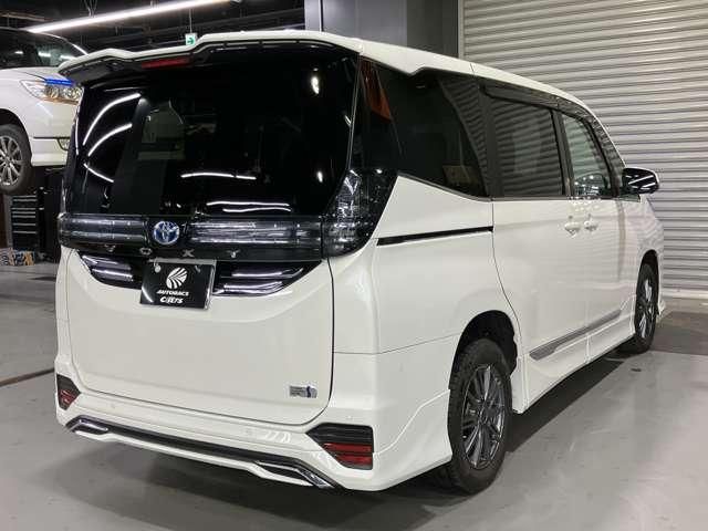 VOXY HYBRID 4WD