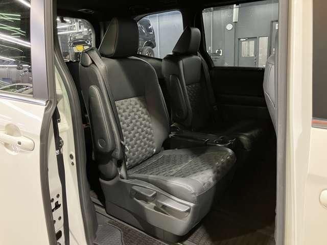 VOXY HYBRID 4WD