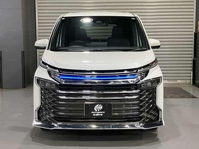 VOXY HYBRID 4WD
