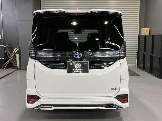 VOXY HYBRID 4WD