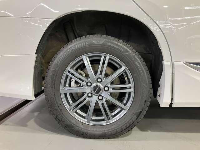 VOXY HYBRID 4WD