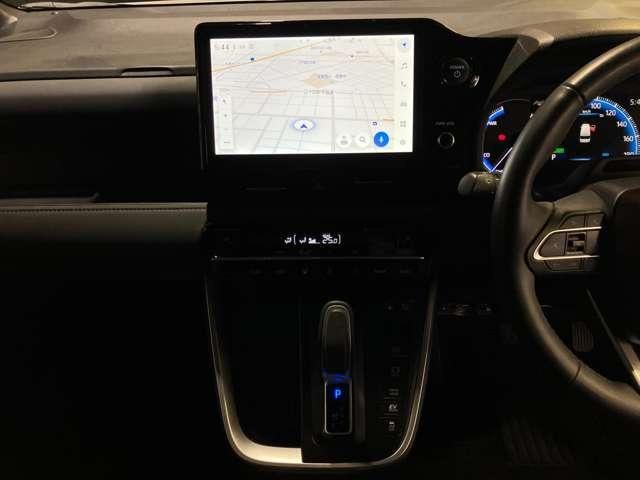 VOXY HYBRID 4WD