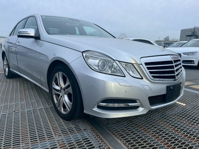 MERCEDES BENZ E class sedan