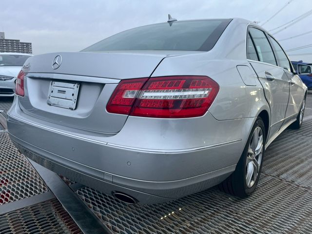 MERCEDES BENZ E-Class sedan