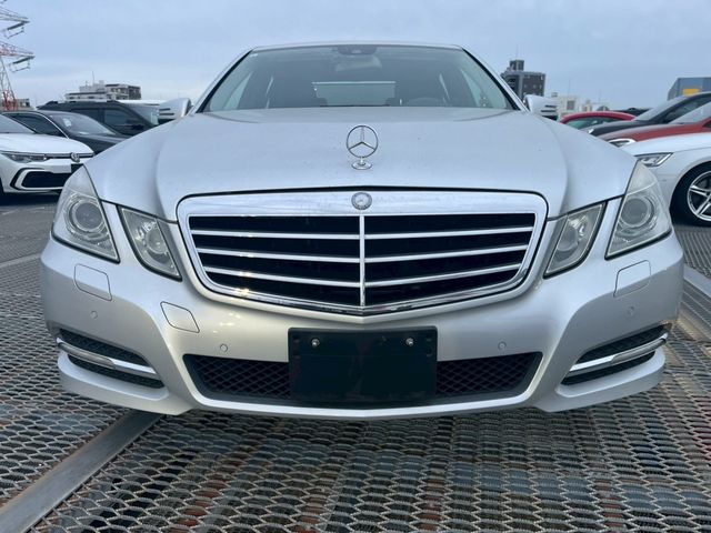 MERCEDES BENZ E-Class sedan