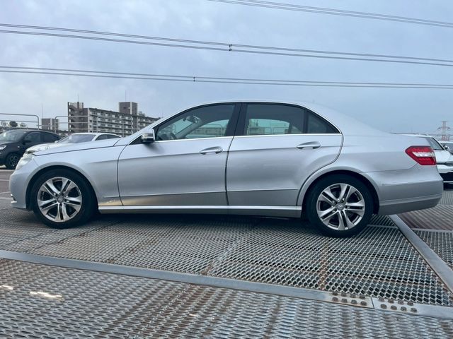 MERCEDES BENZ E-Class sedan