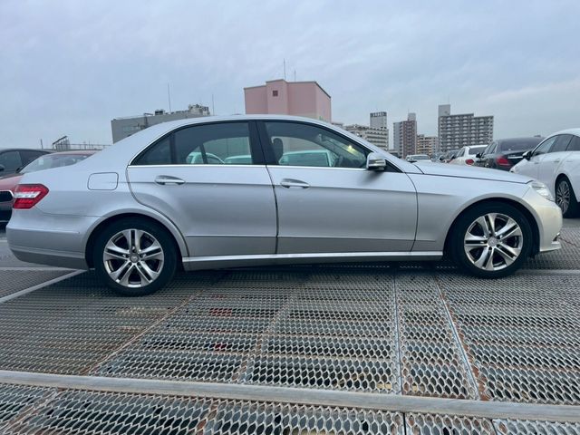 MERCEDES BENZ E-Class sedan
