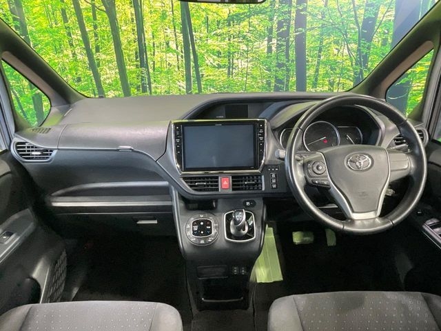 VOXY HYBRID