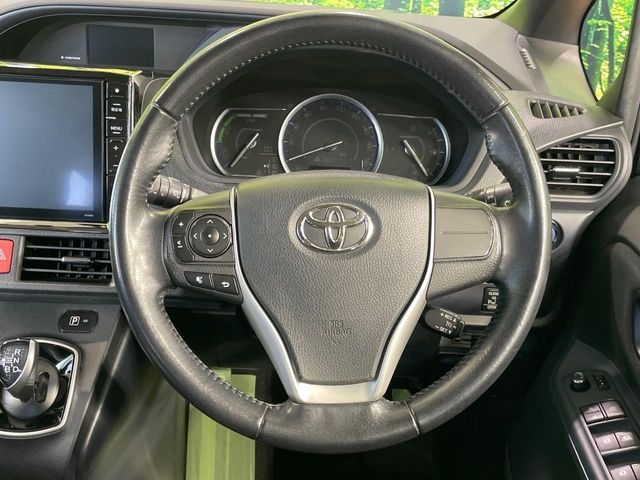 VOXY HYBRID