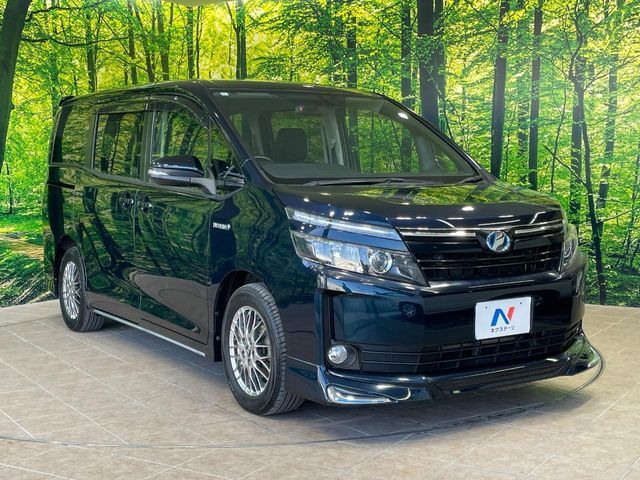 VOXY HYBRID