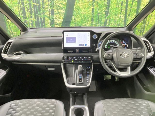 VOXY HYBRID