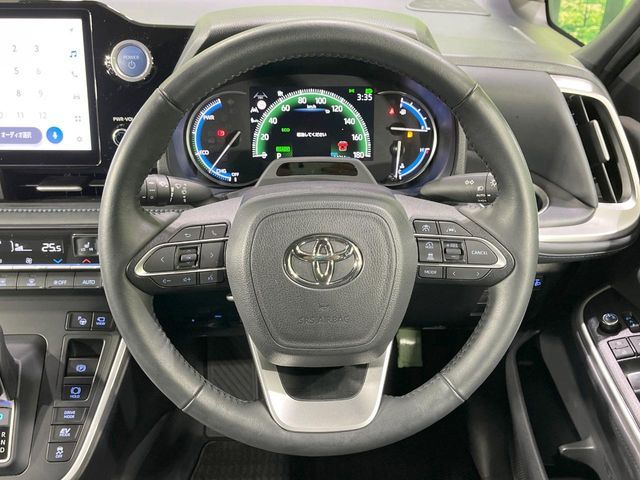VOXY HYBRID