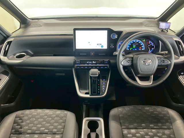 VOXY HYBRID