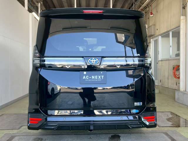 VOXY HYBRID
