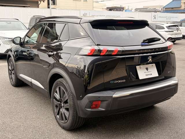 PEUGEOT e-2008