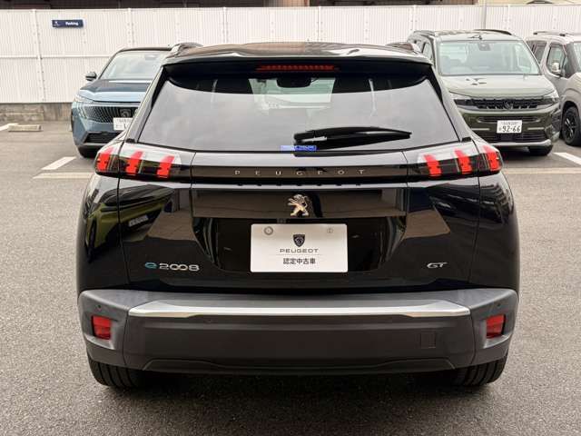PEUGEOT e-2008