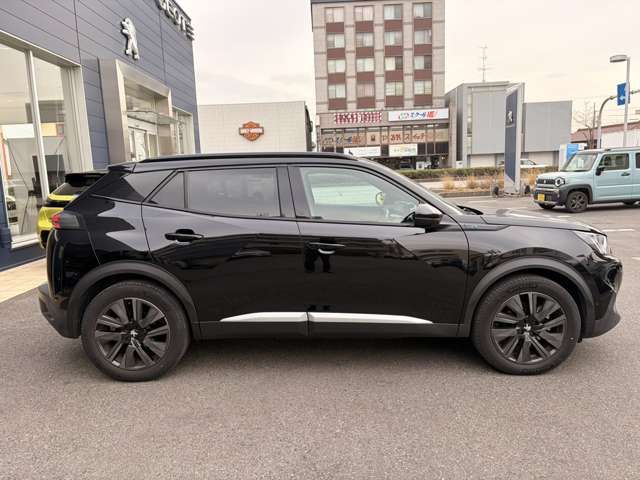 PEUGEOT e-2008