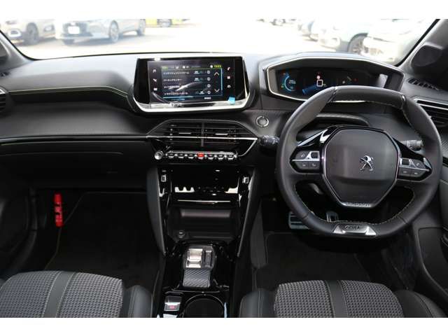 PEUGEOT e-208
