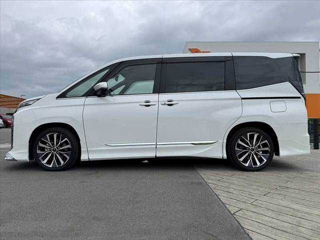 VOXY HYBRID