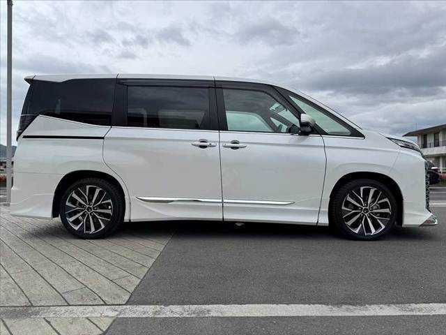 VOXY HYBRID