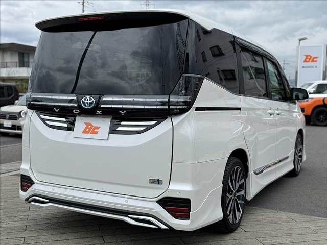 VOXY HYBRID