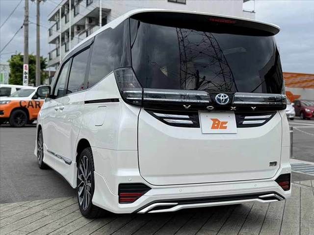 VOXY HYBRID