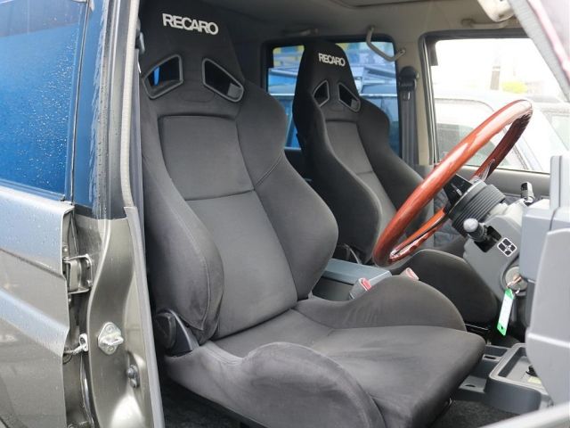 LANDCRUISER van
