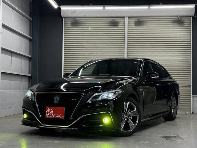 CROWN sedan hybrid