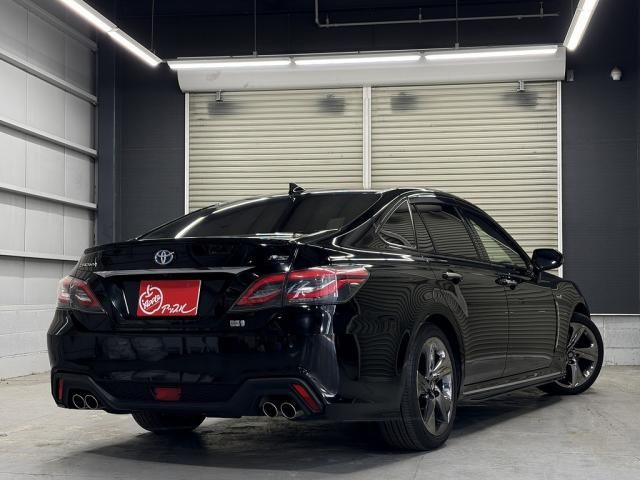 CROWN sedan hybrid