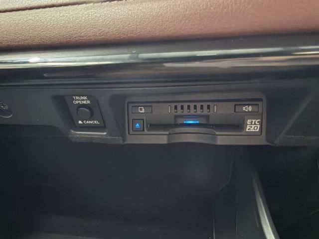 CROWN sedan hybrid
