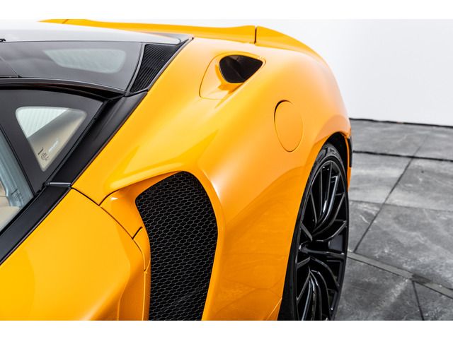 McLaren GT