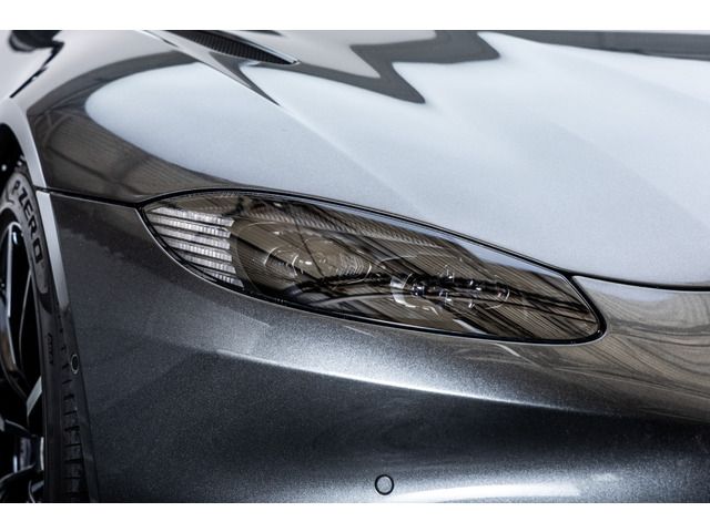 V8 Vantage Roadster