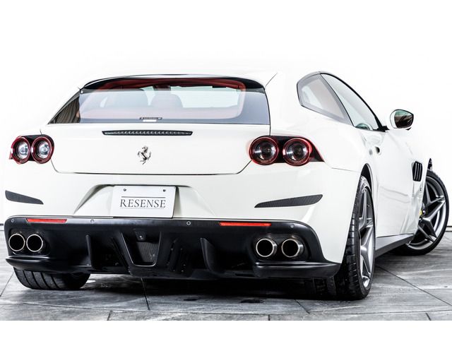 FERRARI GTC4 LUSSO T