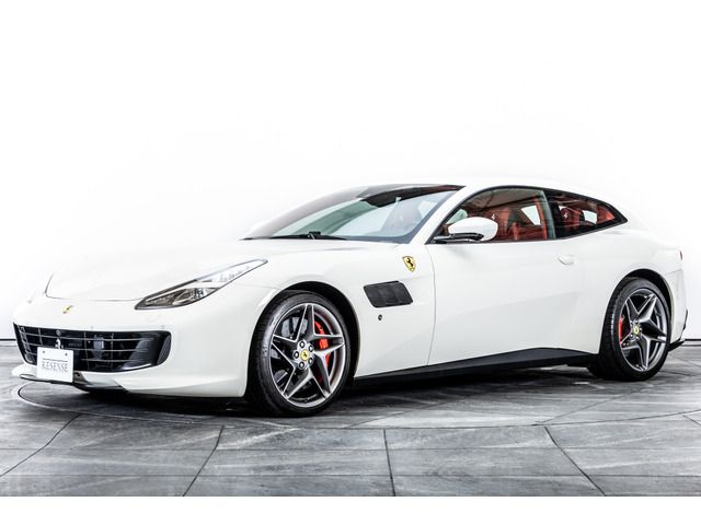 FERRARI GTC4 LUSSO T